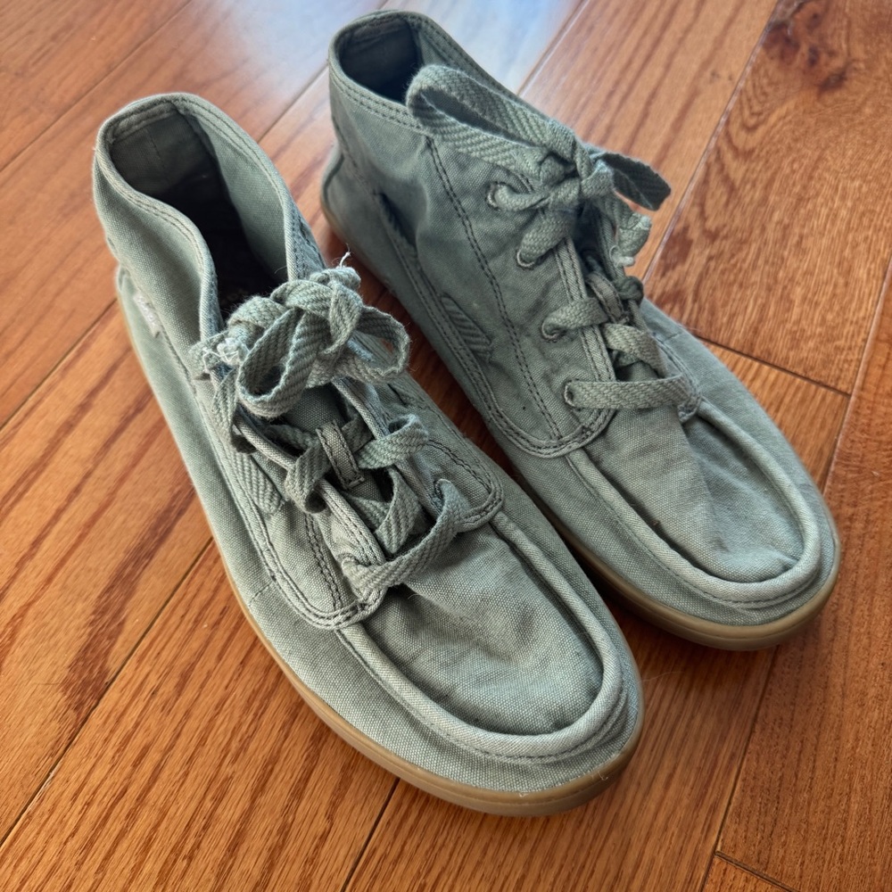 Sanuk women’s chukka shoes size 7